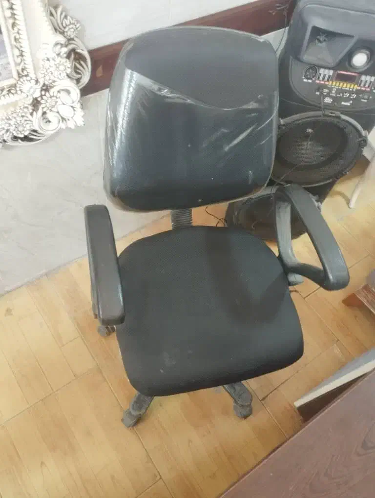 میز صندلی گردان|مبلمان خانگی و میز عسلی|سنندج, |دیوار