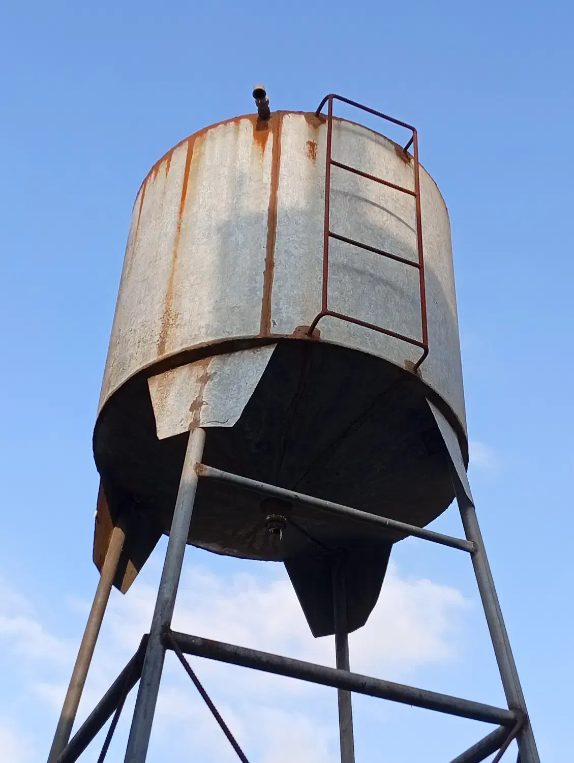 منبع اب|مصالح و تجهیزات ساختمان|آستانه اشرفیه, |دیوار