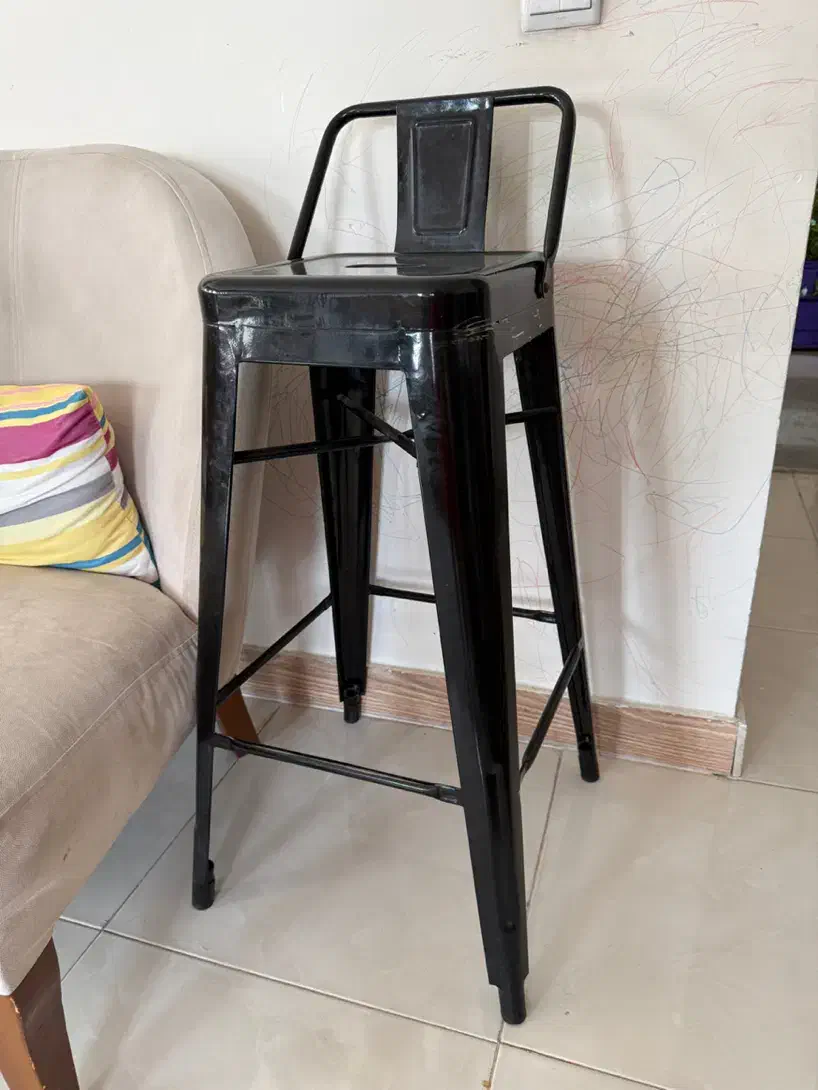 صندلی ا‌پن|صندلی و نیمکت|اندیشه, اندیشه فاز ۳|دیوار