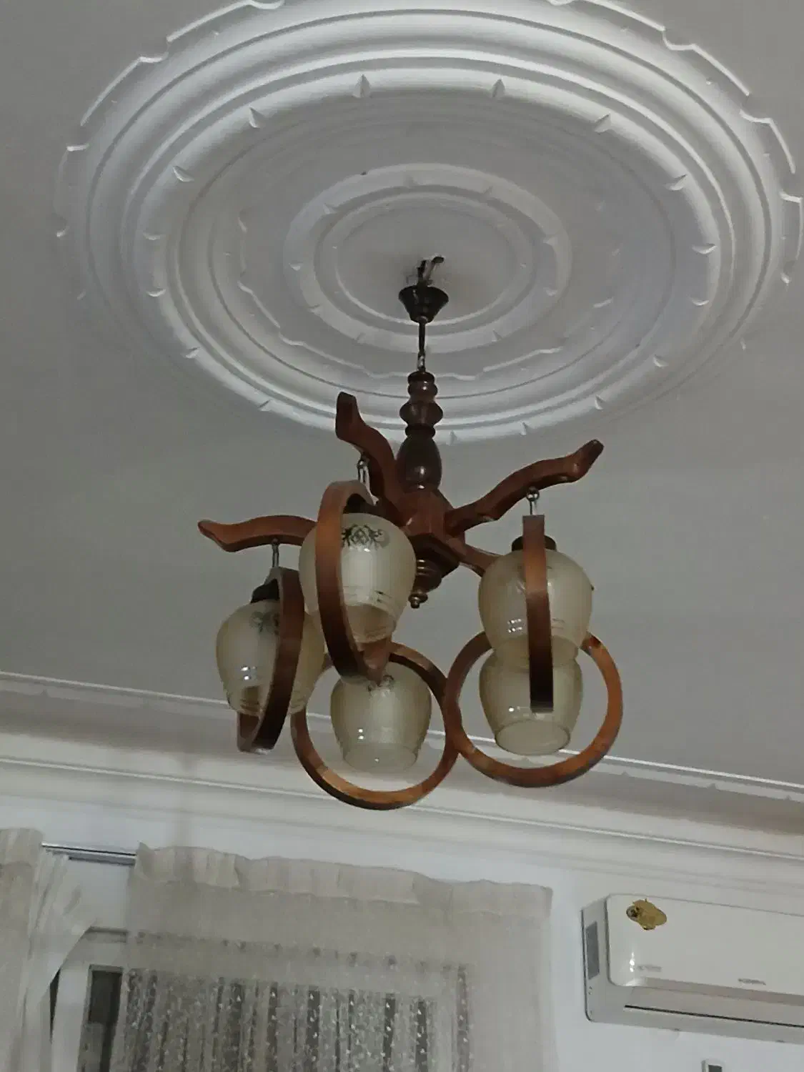 دو عدد لوستر پنج شاخه و یک عدد لوستر سه شاخه|لوستر و چراغ آویز|رشت, آزادگان|دیوار