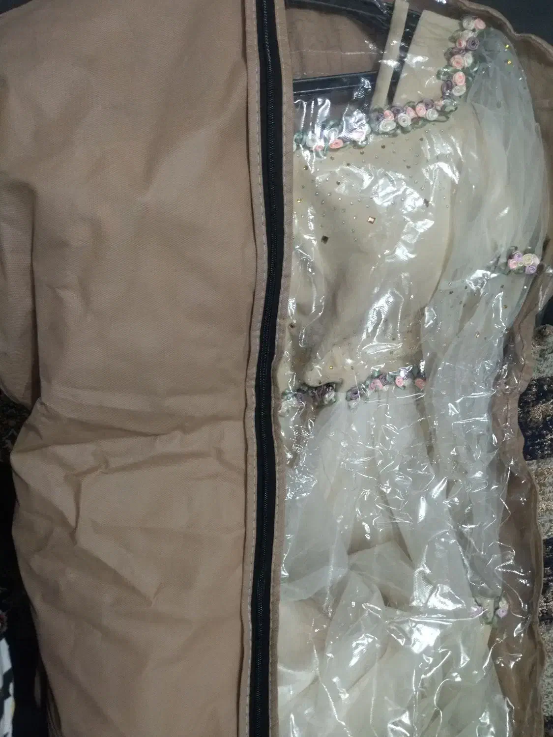 لباس مجلسی|لباس|یزد, |دیوار