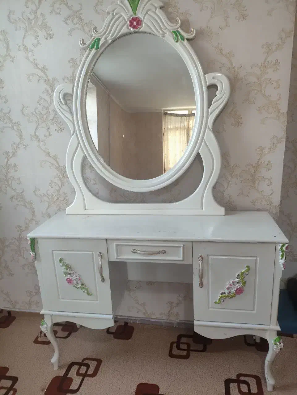 میز و آینه آرایش|تخت و سرویس خواب|کرمان, |دیوار