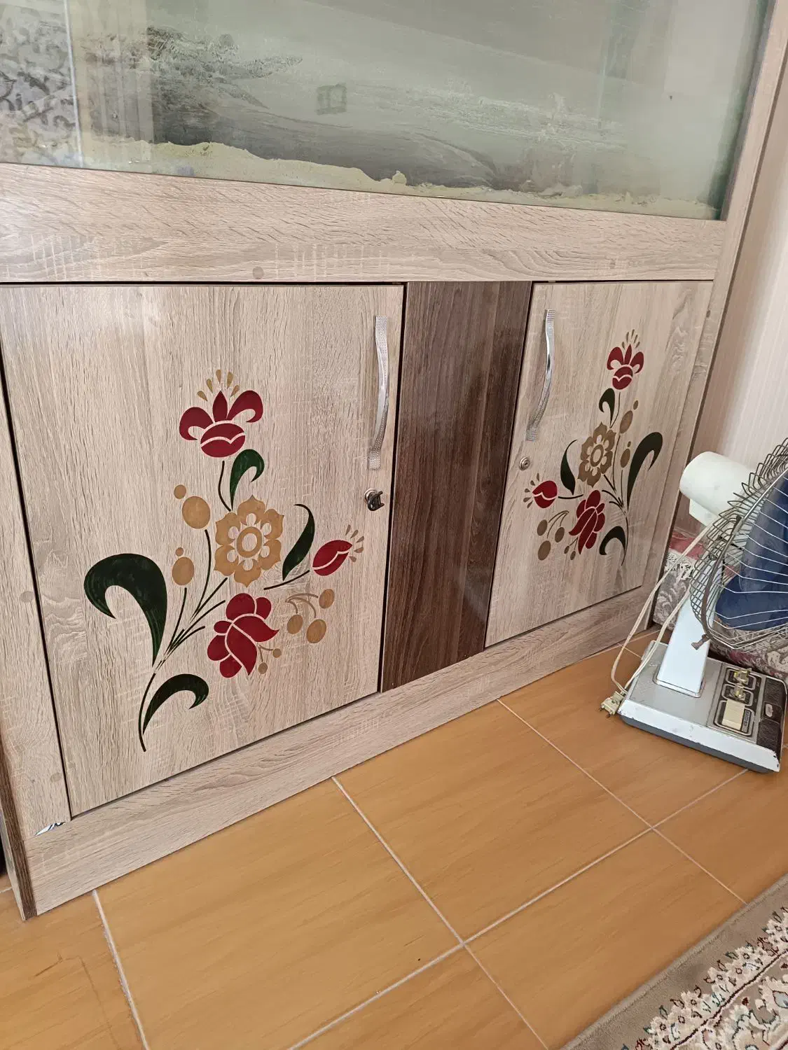 آکواریوم با میز و وسایل|ماهی|فلاورجان, |دیوار