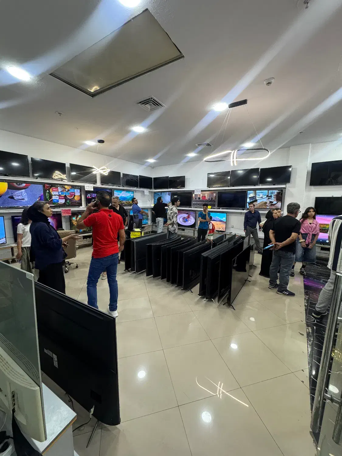 فروش انواع تلوزیون های پشت ویترینی با چک از دم قسط|تلویزیون و پروژکتور|تهران, شهرک غرب|دیوار