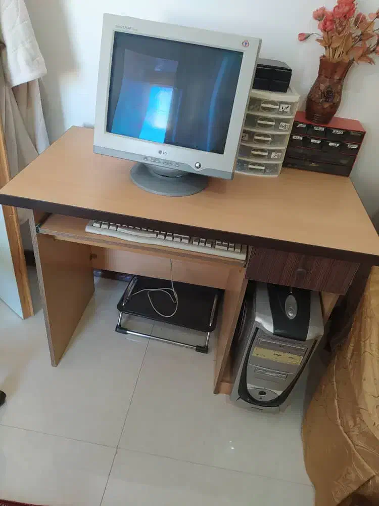 میز تحریر و تلفن|میز تحریر و کامپیوتر|شیراز, درکی|دیوار
