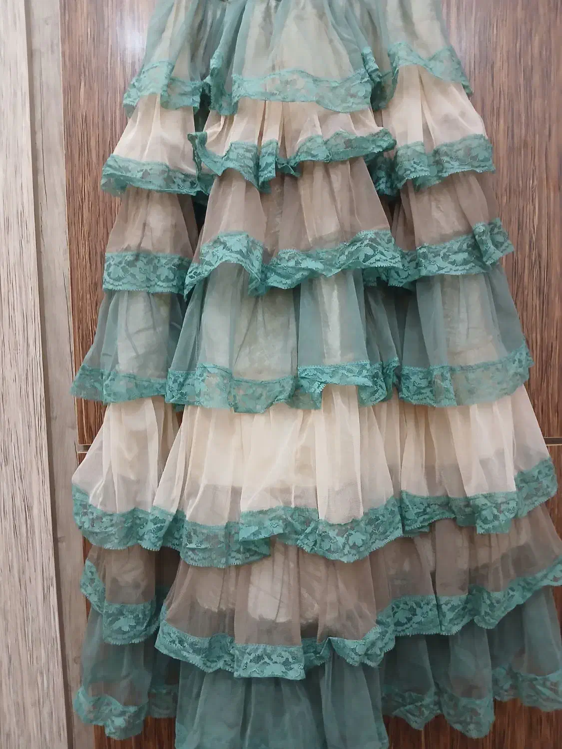 دن توری سبزوکرمی|لباس|سهند, |دیوار