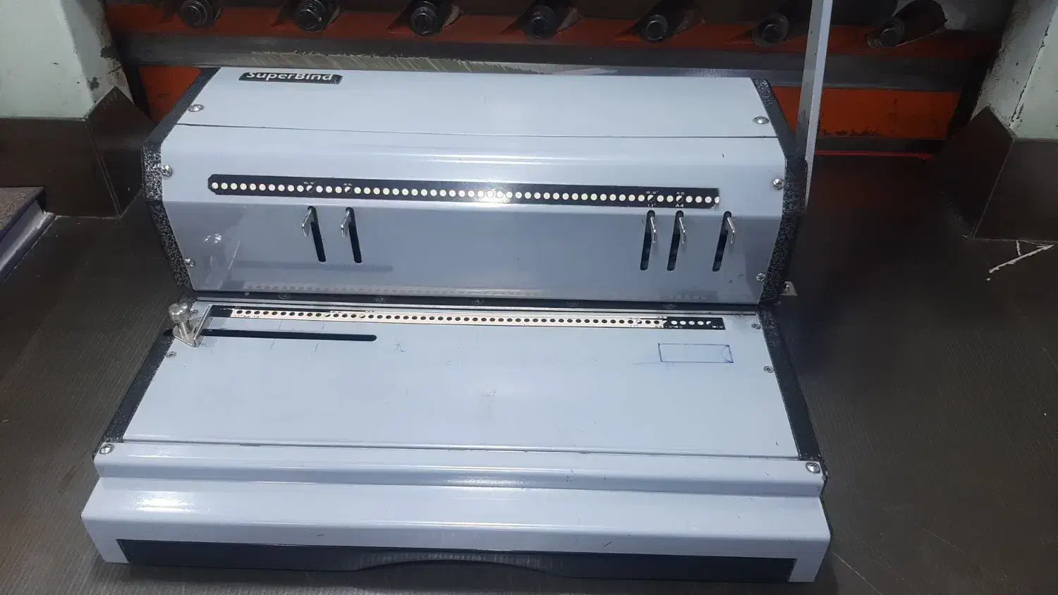 دستگاه پانچ فنری کتاب|لوازم التحریر|شیراز, راهنمایی|دیوار