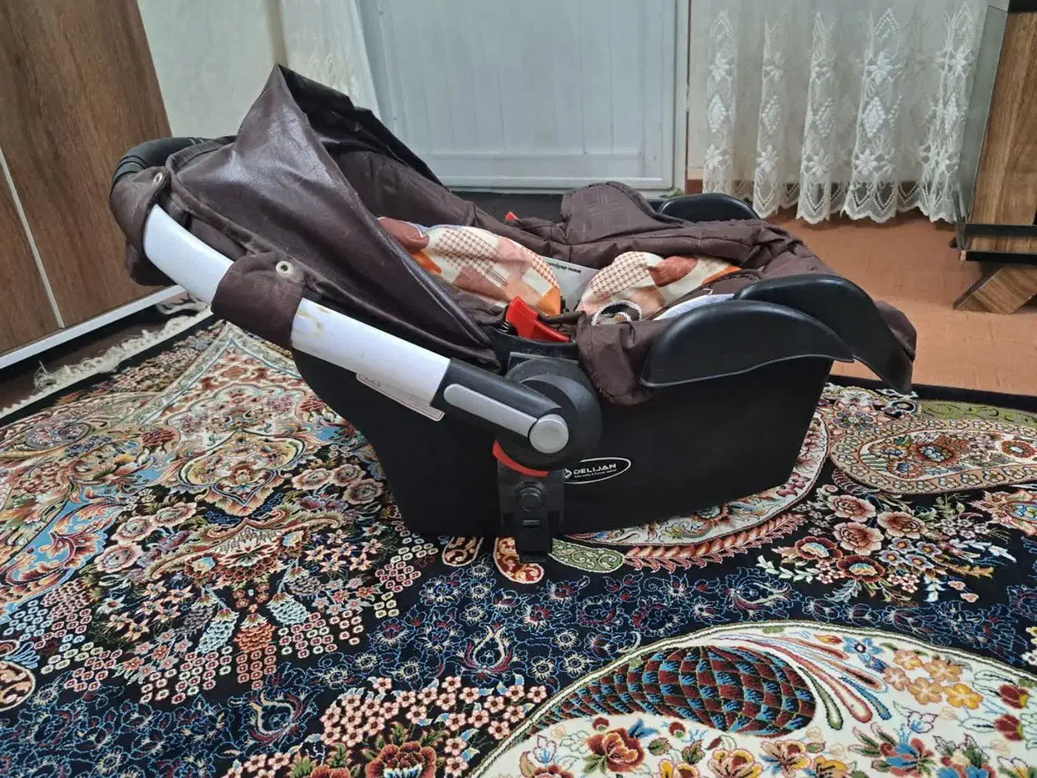 کریر|کالسکه و لوازم جانبی|قم, هفت تیر|دیوار