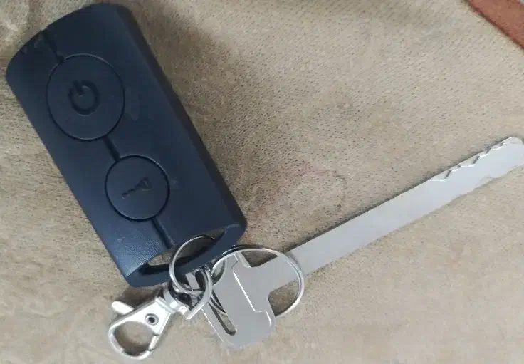 ریموت کلید|اشیا|سبزوار, قصبه شرقی|دیوار