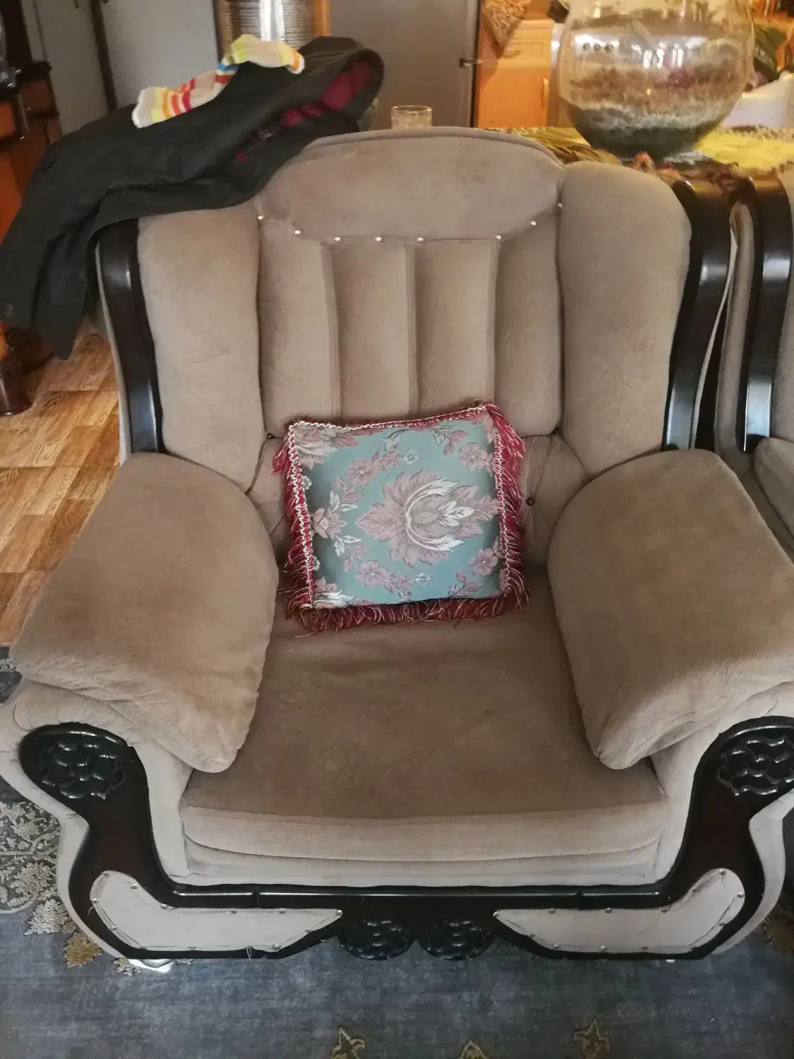 تعدادی ازوسایل منزل به دلیل مهاجرت|مبلمان خانگی و میز عسلی|فولادشهر, B6|دیوار