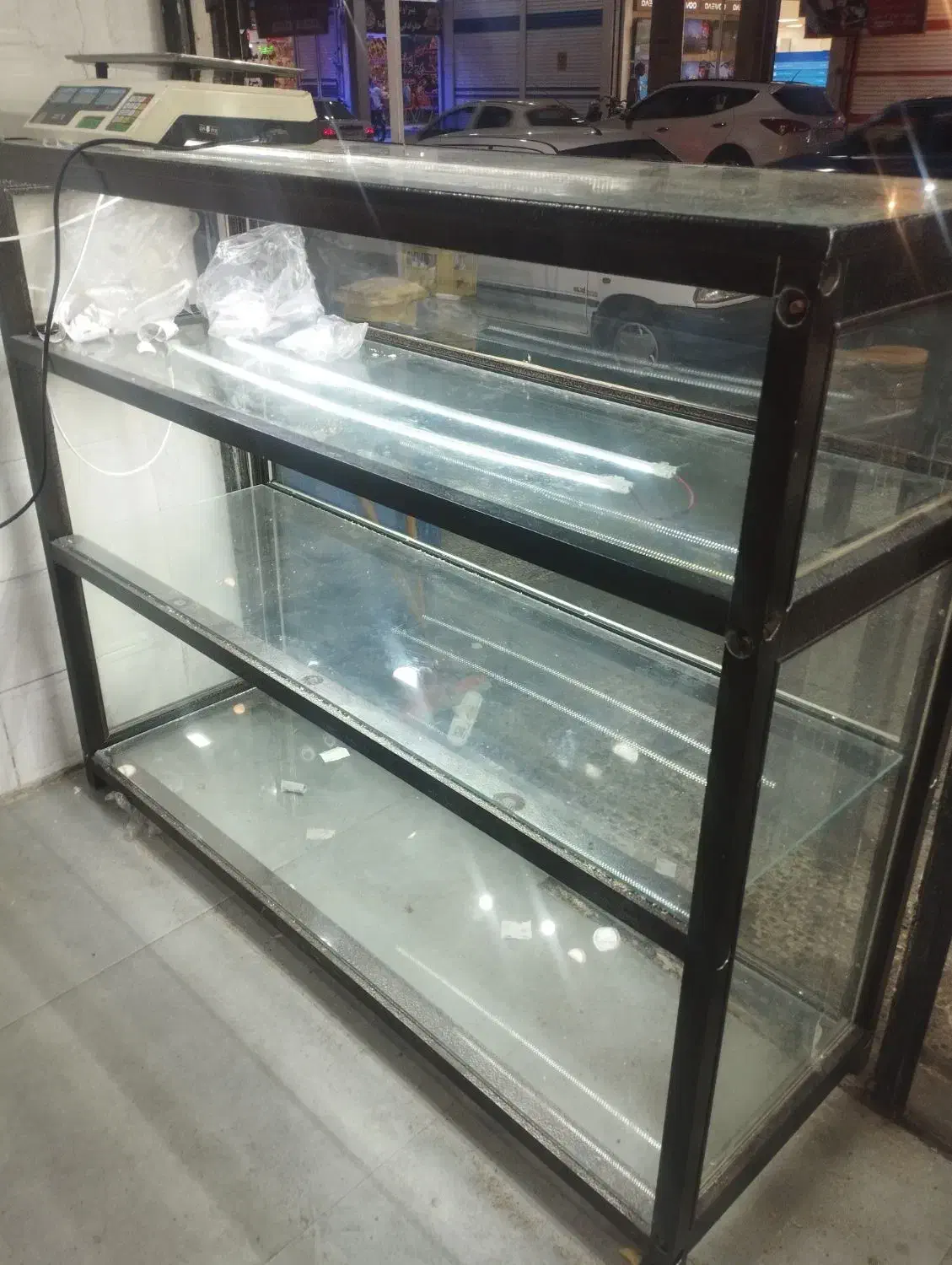 ویترین المینیوم یکونیم|بوفه، ویترین، کنسول|دزفول, |دیوار