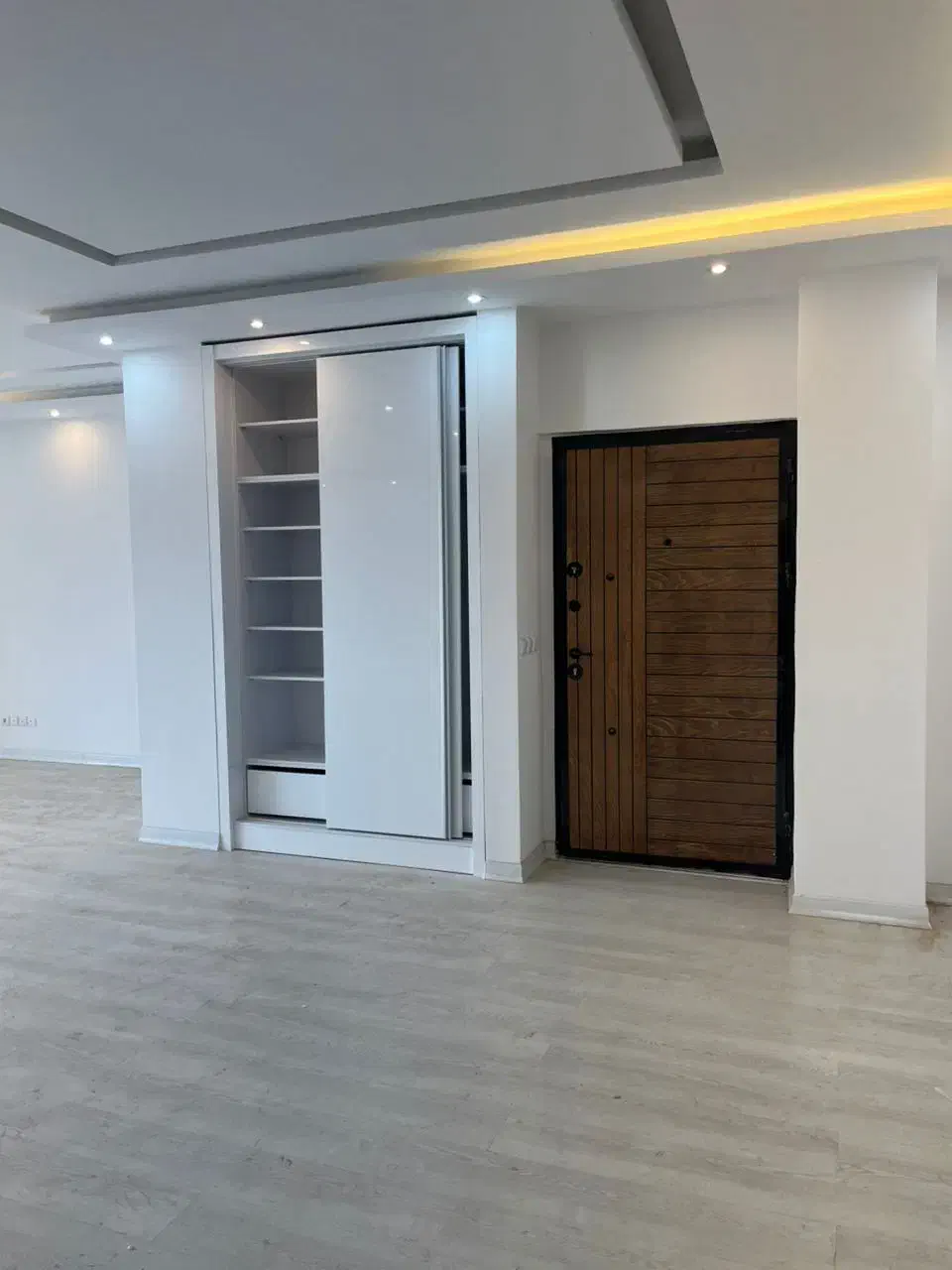 فروش واحد ۱۶۰متری کلیدنخورده مطهری|فروش آپارتمان|بندر انزلی, گلسرخ|دیوار