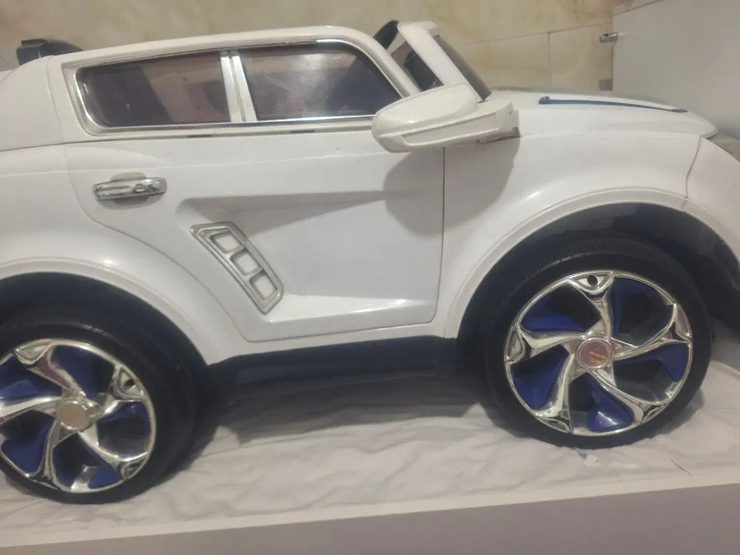 ماشین شارژی کنترلی|اسباببازی بچه|اسلامشهر, شهرک سعیدیه|دیوار