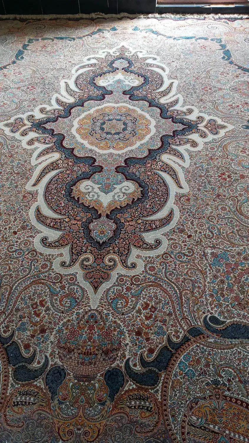 فرش ۱۰۰۰شانه یه دونه دوسال خریدم نونو بدون زدگی|فرش|کوهدشت, |دیوار