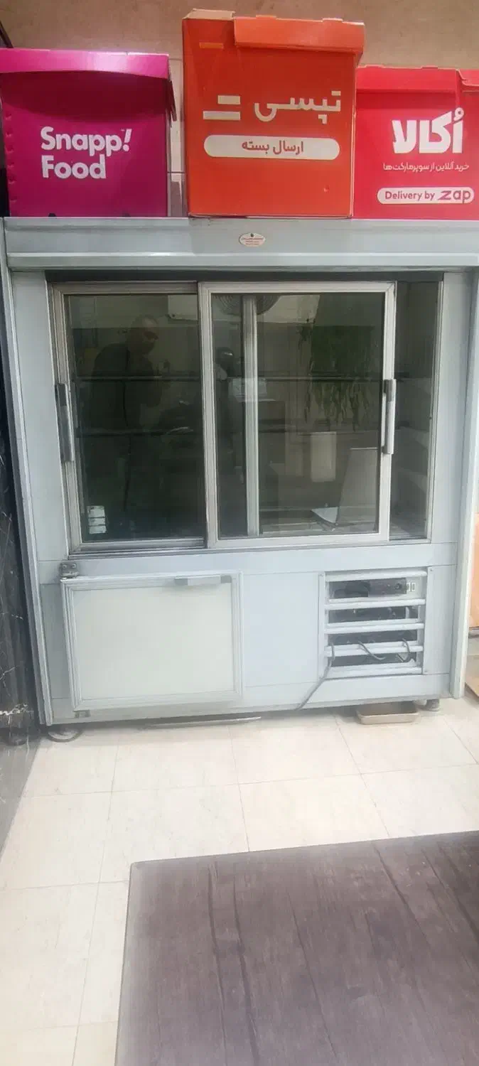 یخچال رستورانی و سوپر مارکتی|کافی‌شاپ و رستوران|تهران, فلسطین (میدان انقلاب)|دیوار