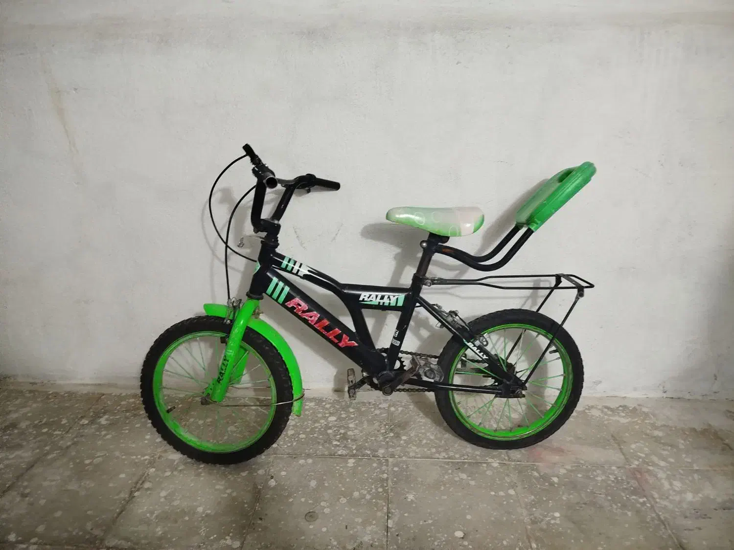 دوچرخه|دوچرخه، اسکیت، اسکوتر|ایوان, |دیوار