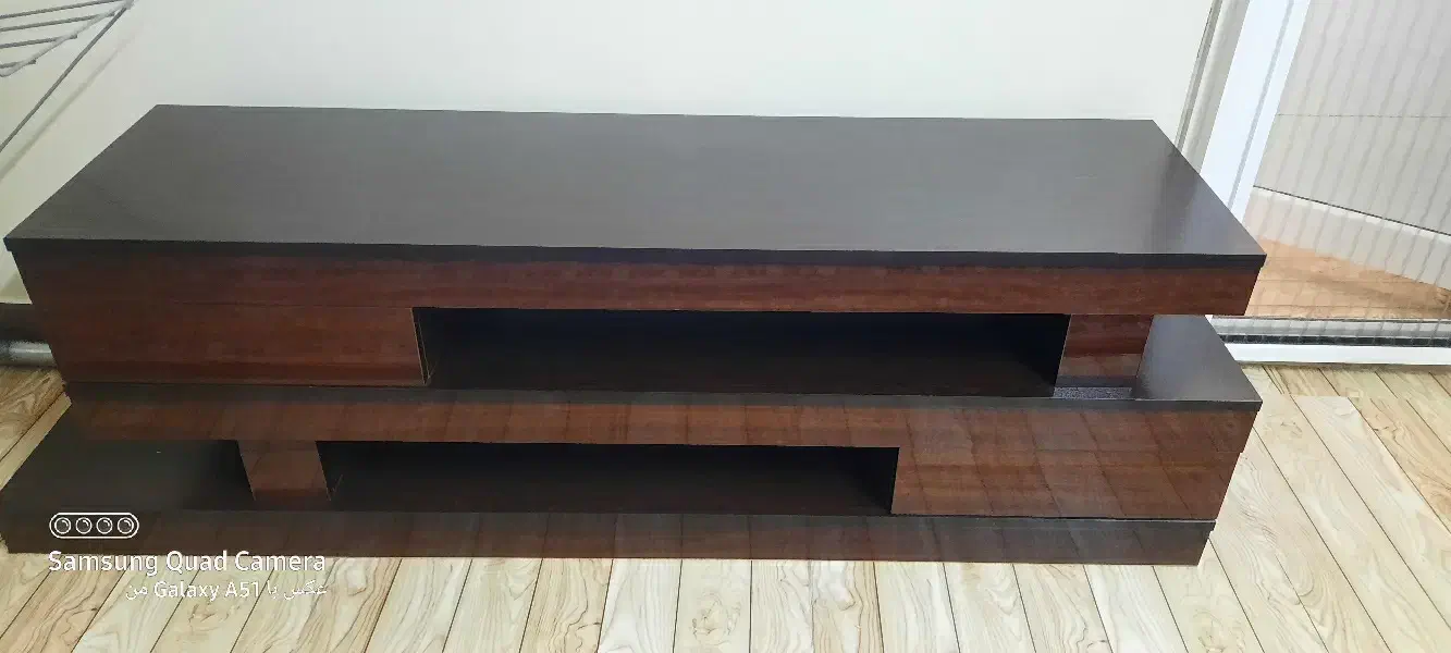 میزتلویزیون در حد نو|میز تلویزیون|ری, جوانمرد قصاب|دیوار