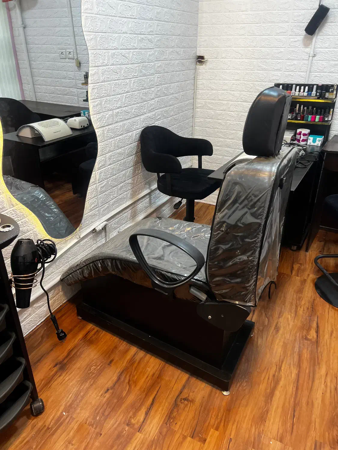 فروش سرشور و صندلی اصلاح و ترولی و اینه پرچم ساحلی|آرایشگاه و سالن‌های زیبایی|تهران, زیبادشت|دیوار