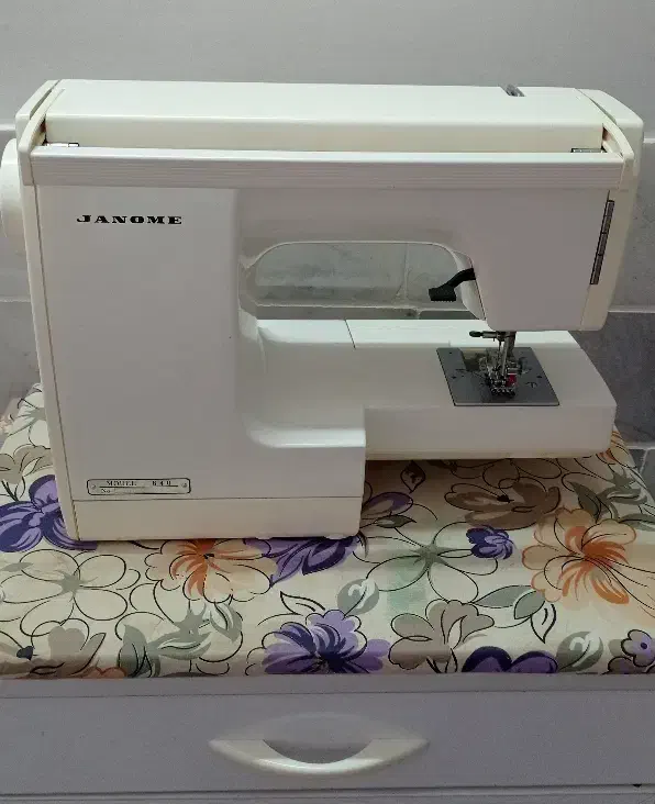 چرخ خیاطی وگلدوزی ژانومه مدل۶۴۰|چرخ خیاطی و ریسندگی|میبد, |دیوار