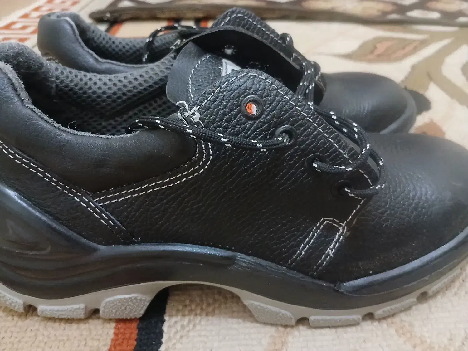 کفش کار|کیف، کفش، کمربند|سمنان, |دیوار