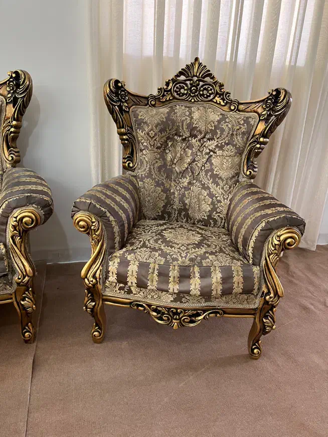 مبلمان نه نفره چوب گردو تر و تمیز و مرتب با عسلی|مبلمان خانگی و میز عسلی|زنجان, |دیوار