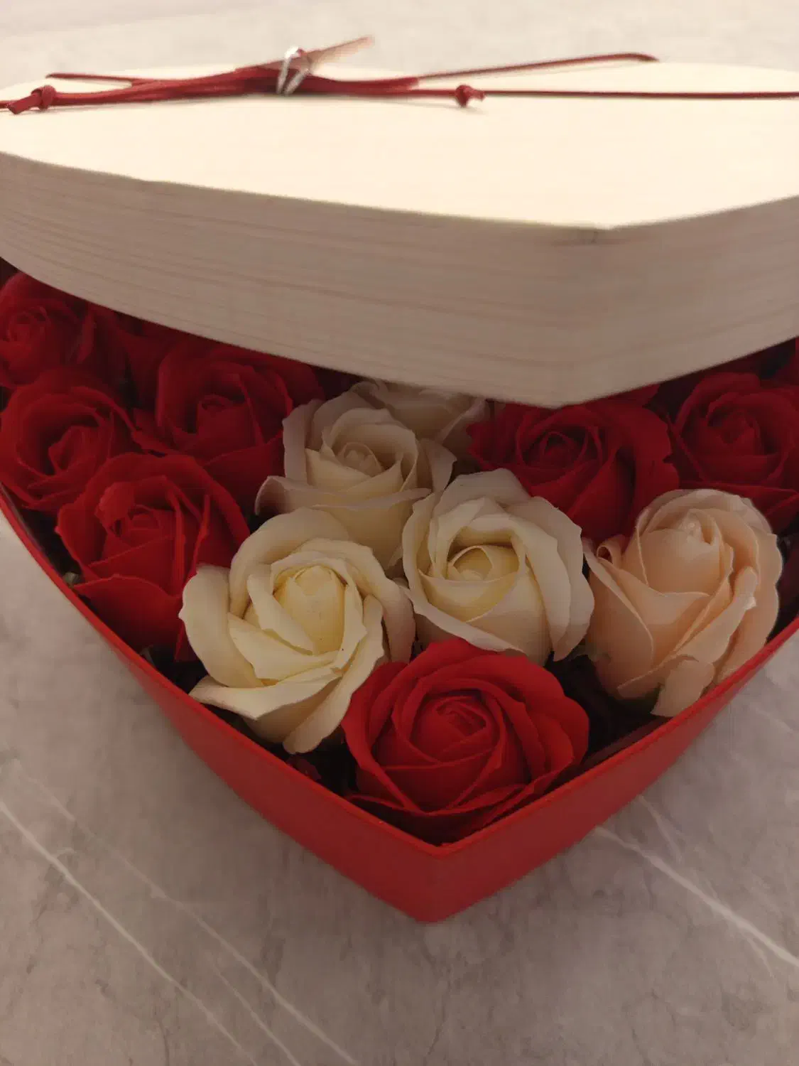 گل مصنوعی با باکس|گل مصنوعی|اندیشه, اندیشه فاز ۲|دیوار