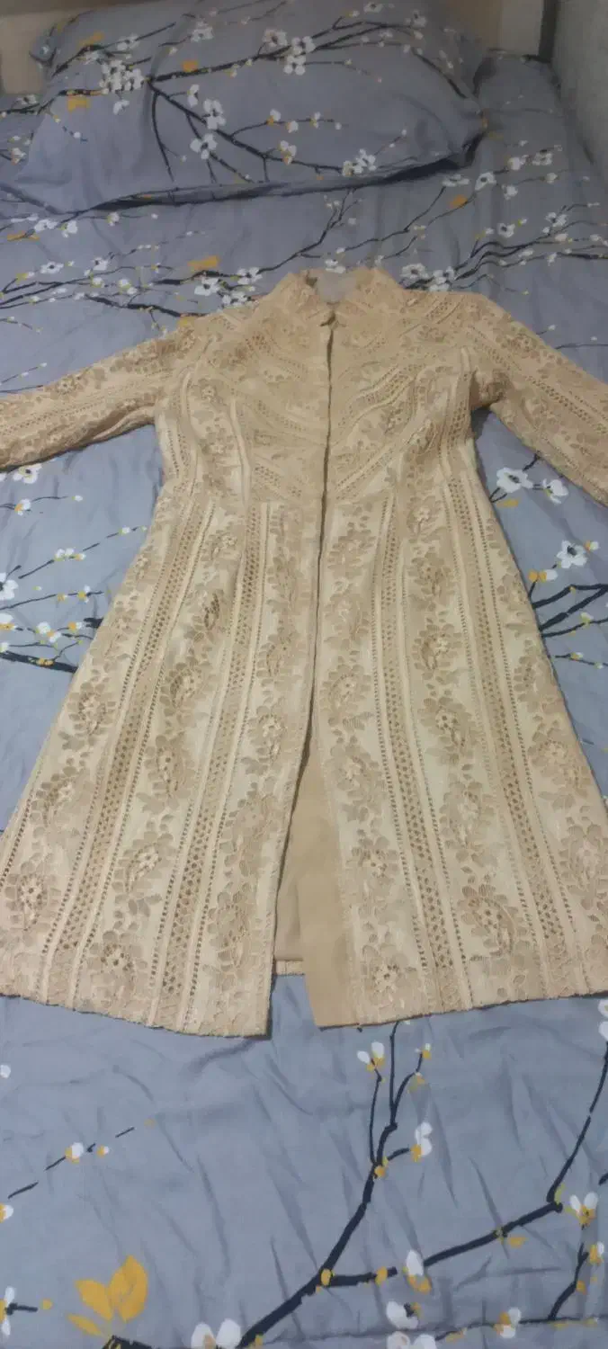 مانتونونو|لباس|بهارستان, |دیوار