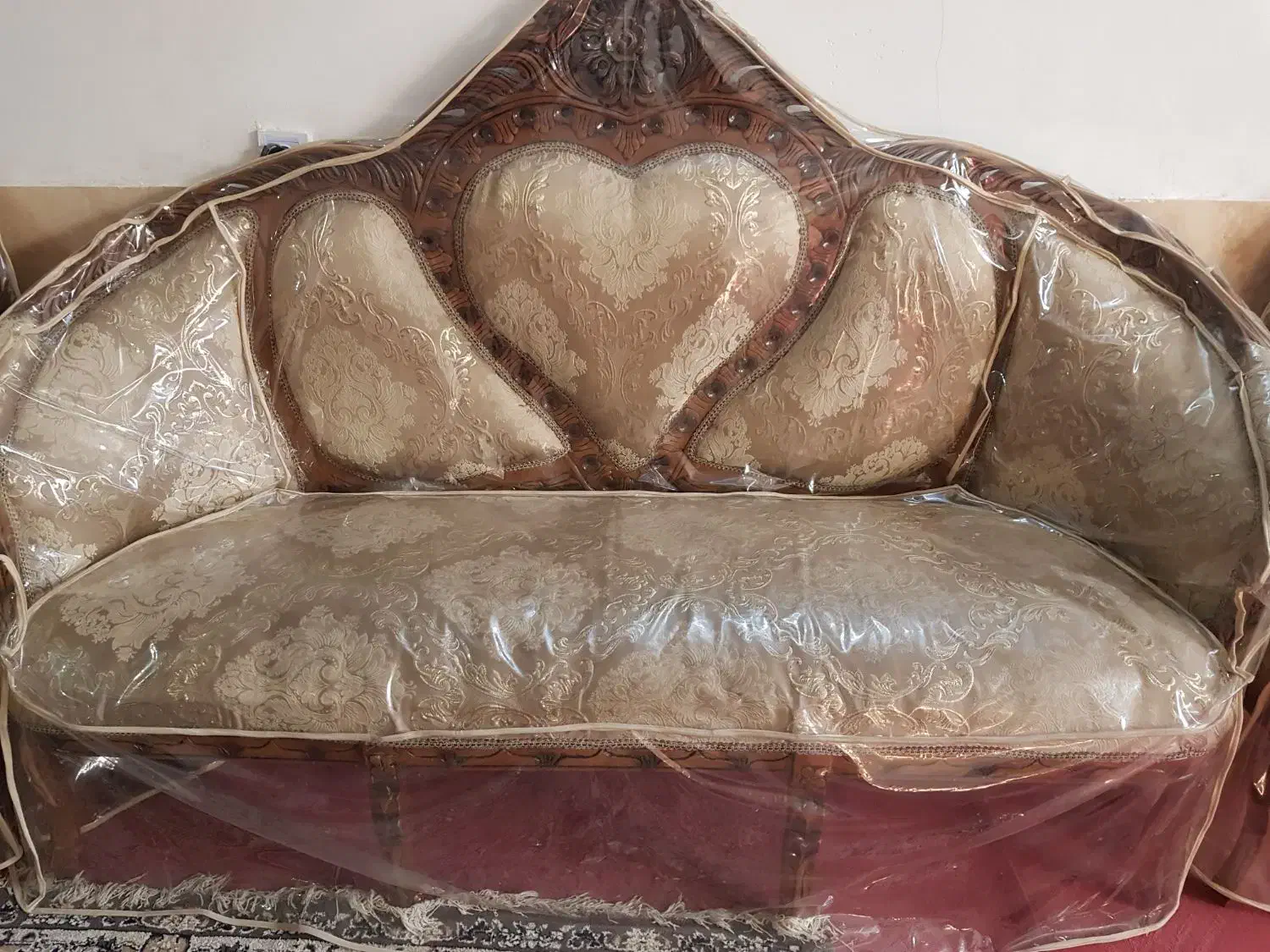 مبل ۷ نفره درحد نو با کاور|مبلمان خانگی و میز عسلی|مشهد, زیرکن|دیوار