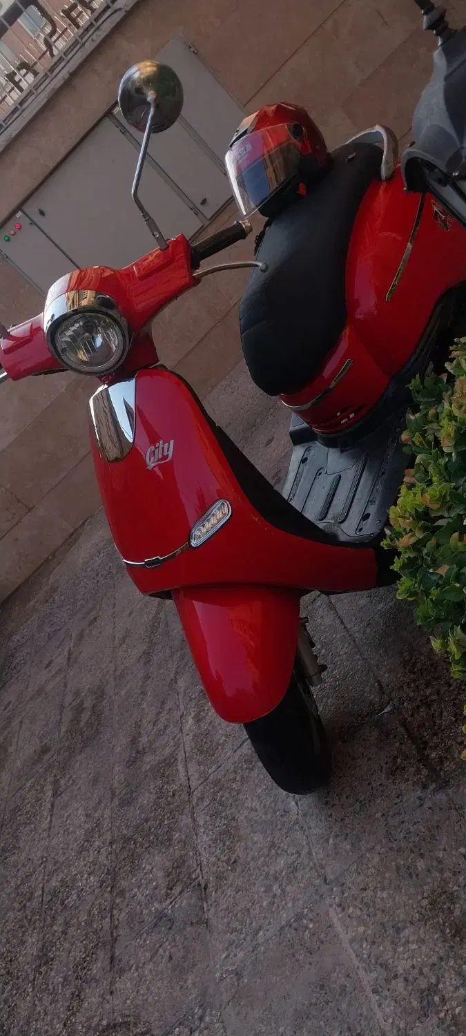 موتور قرمز طرح وسپا|موتورسیکلت|تهران, شهر زیبا|دیوار