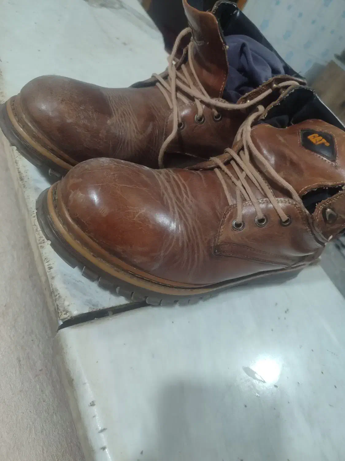 کفش|کیف، کفش، کمربند|ازنا, |دیوار