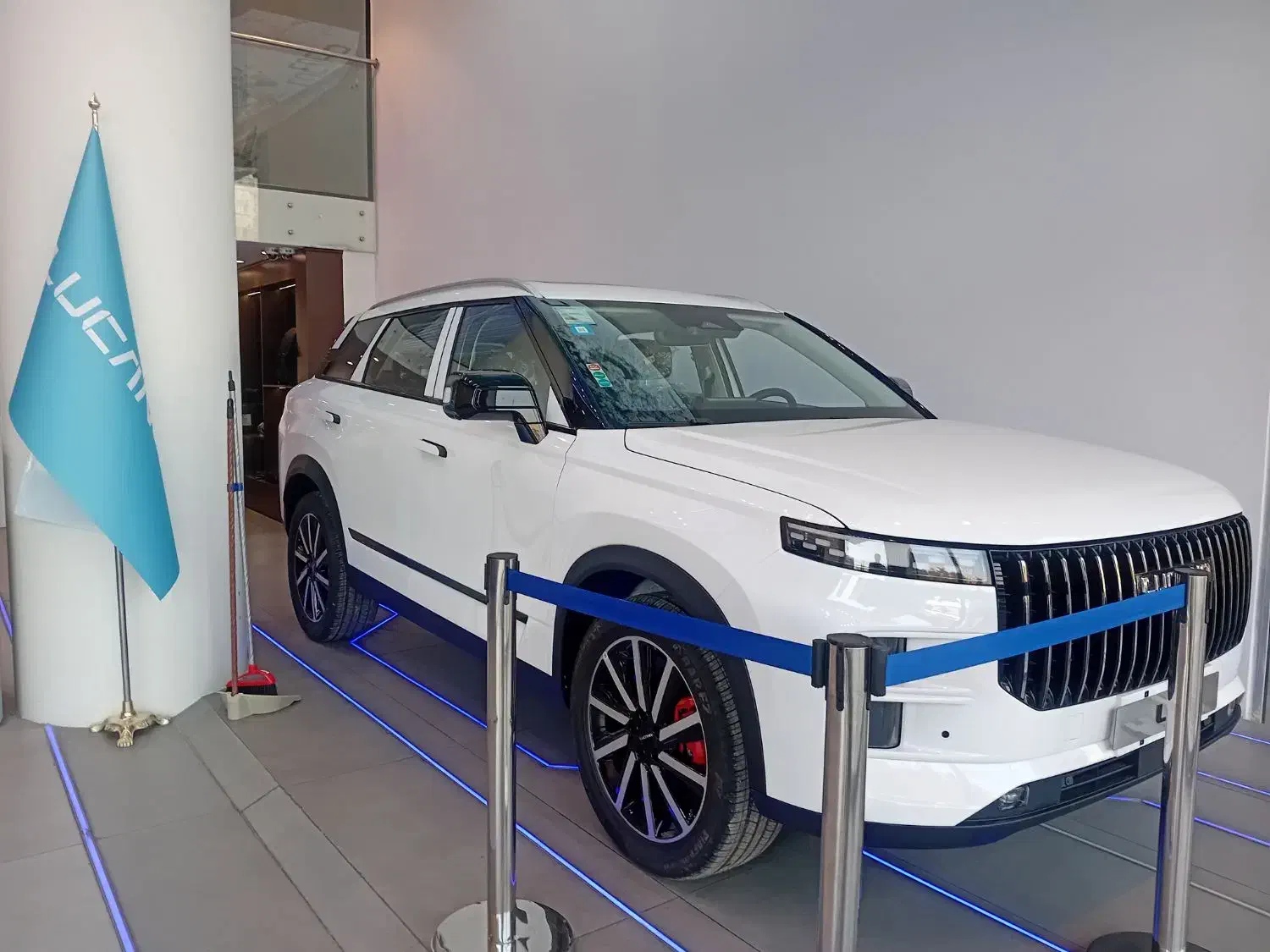 لوکانو ال ۷ سفید و نقره ای|خودرو سواری و وانت|تهران, فردوس|دیوار