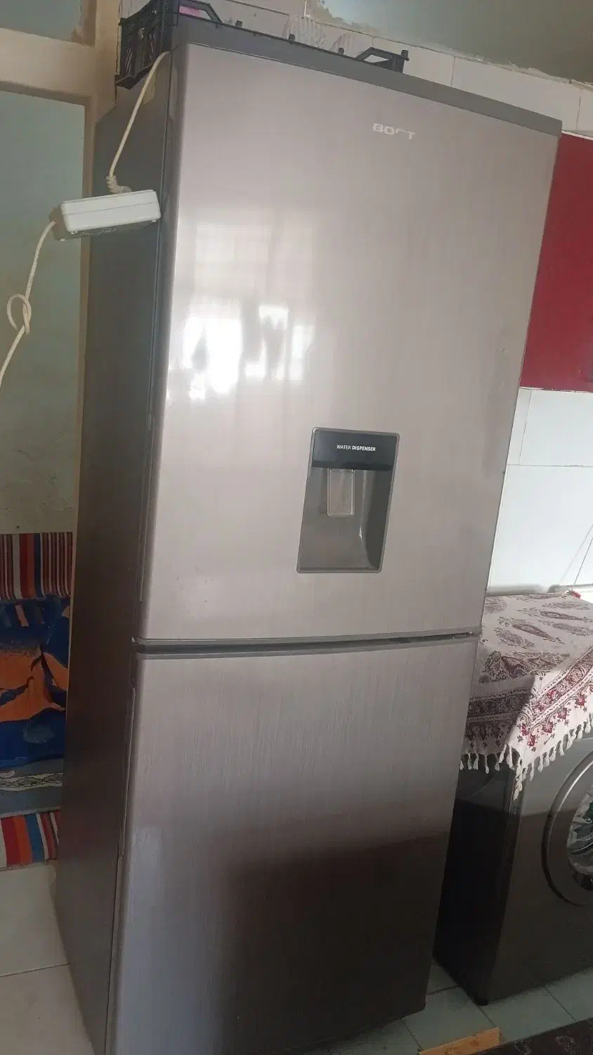 یک عددلباسشویی ویک عدد یخچال هردومارک بوست سالم|ماشین لباسشویی و خشککن لباس|اصفهان, حصه شمالی|دیوار