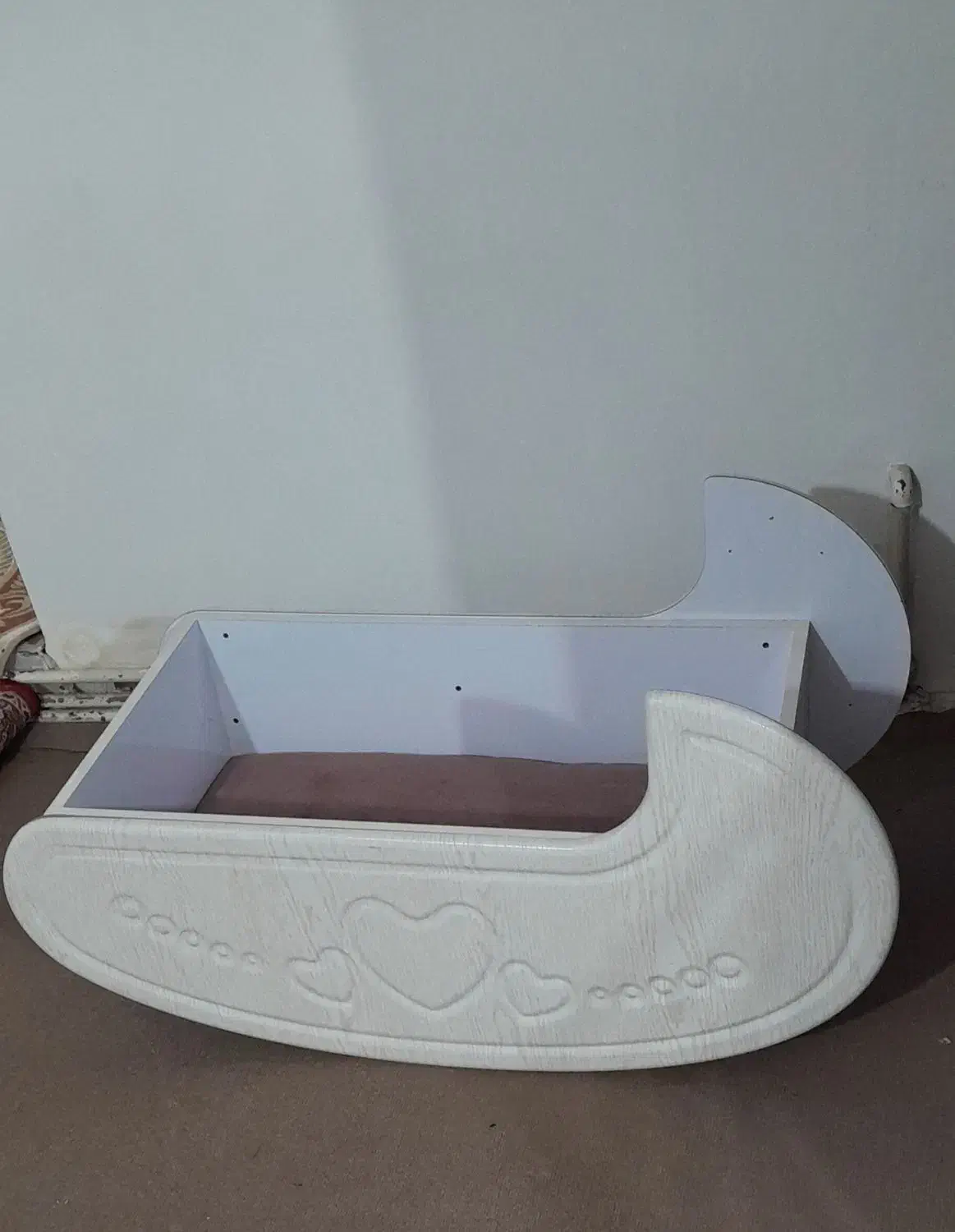 گهواره|تخت و صندلی بچه|خوی, |دیوار