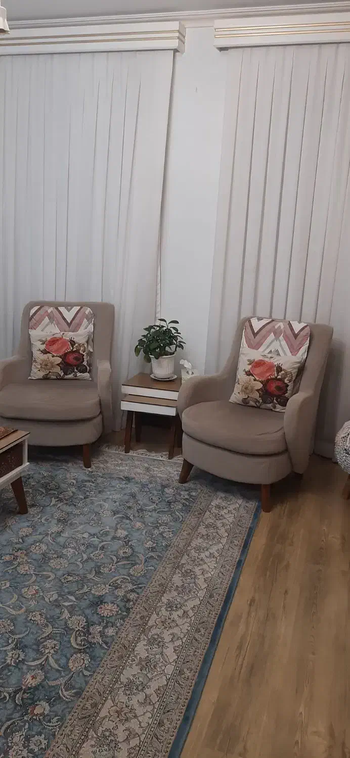 نیم ست مبل اسپرت در حد نو|مبلمان خانگی و میز عسلی|اندیشه, پرنیان|دیوار