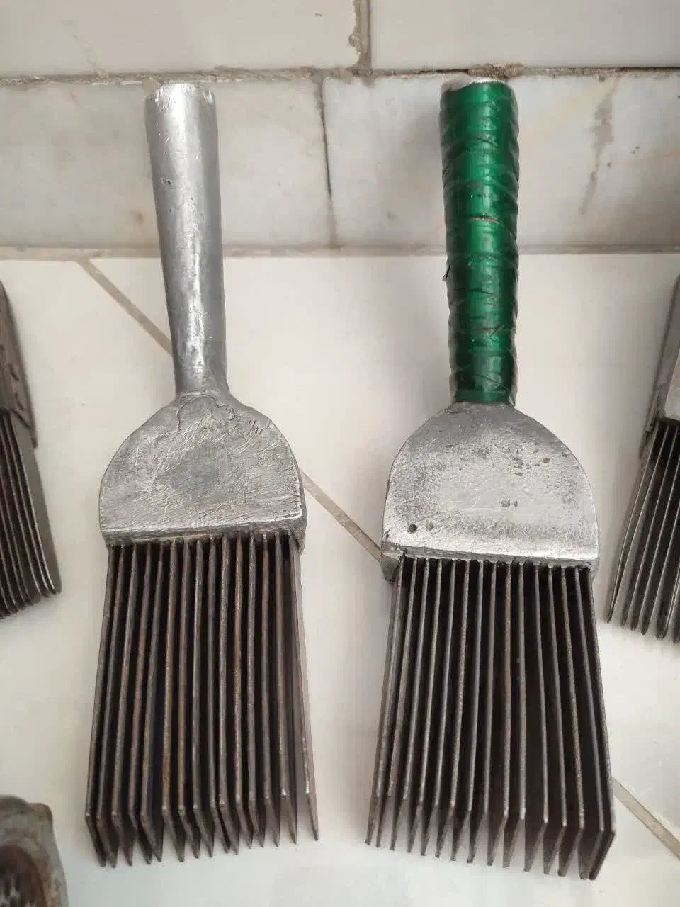 دفتین شانه فرش قالی چقابافی قیچی چرخ گوشت دستی|فرش|اصفهان, خواجه عمید|دیوار