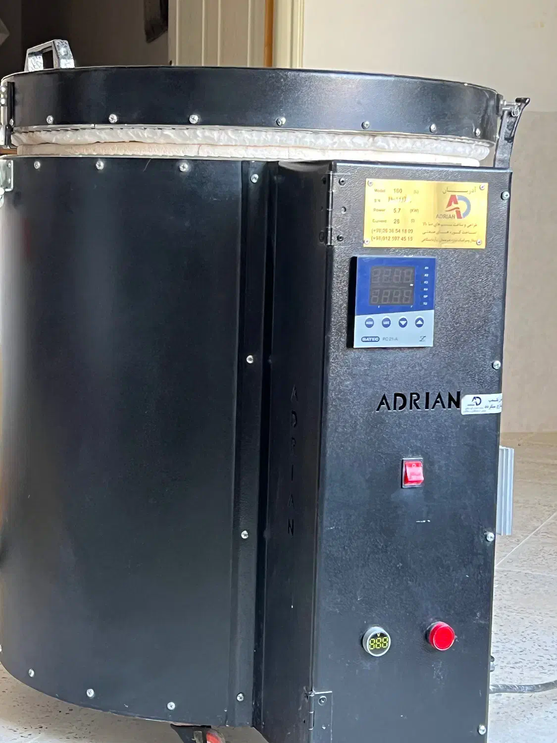 مجموعهای از وسایل کارگاه سفالگری|ابزارآلات|پاوه, |دیوار