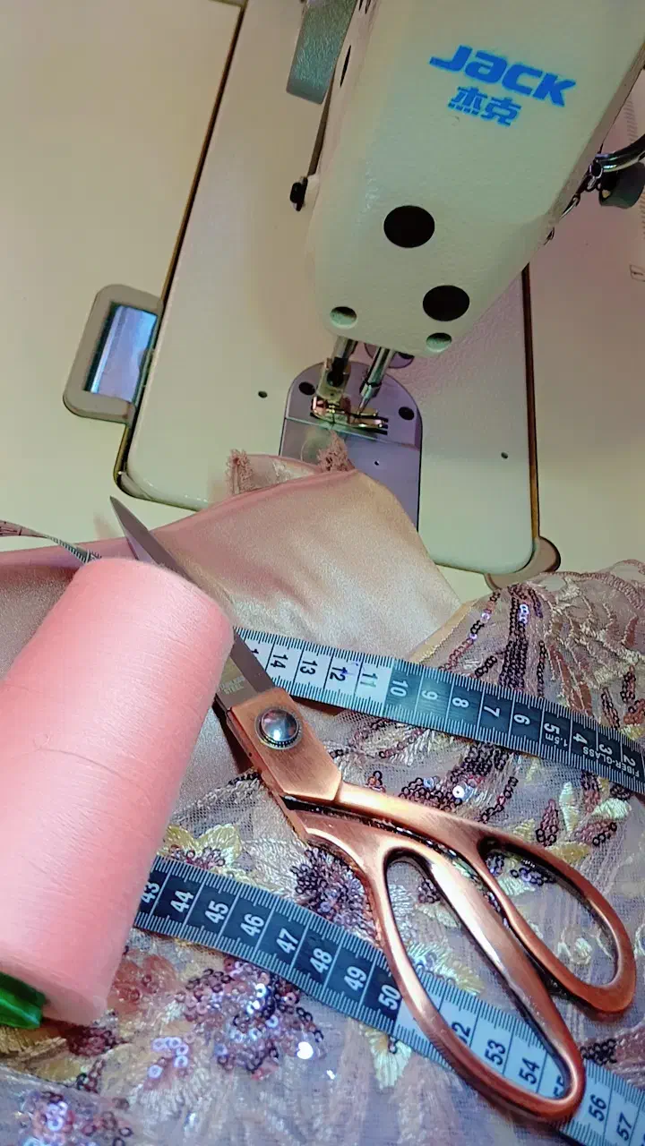 خیاطی زنانه با بهترین کیفیت در خدمت شما عزیزان|لباس|ساوه, |دیوار