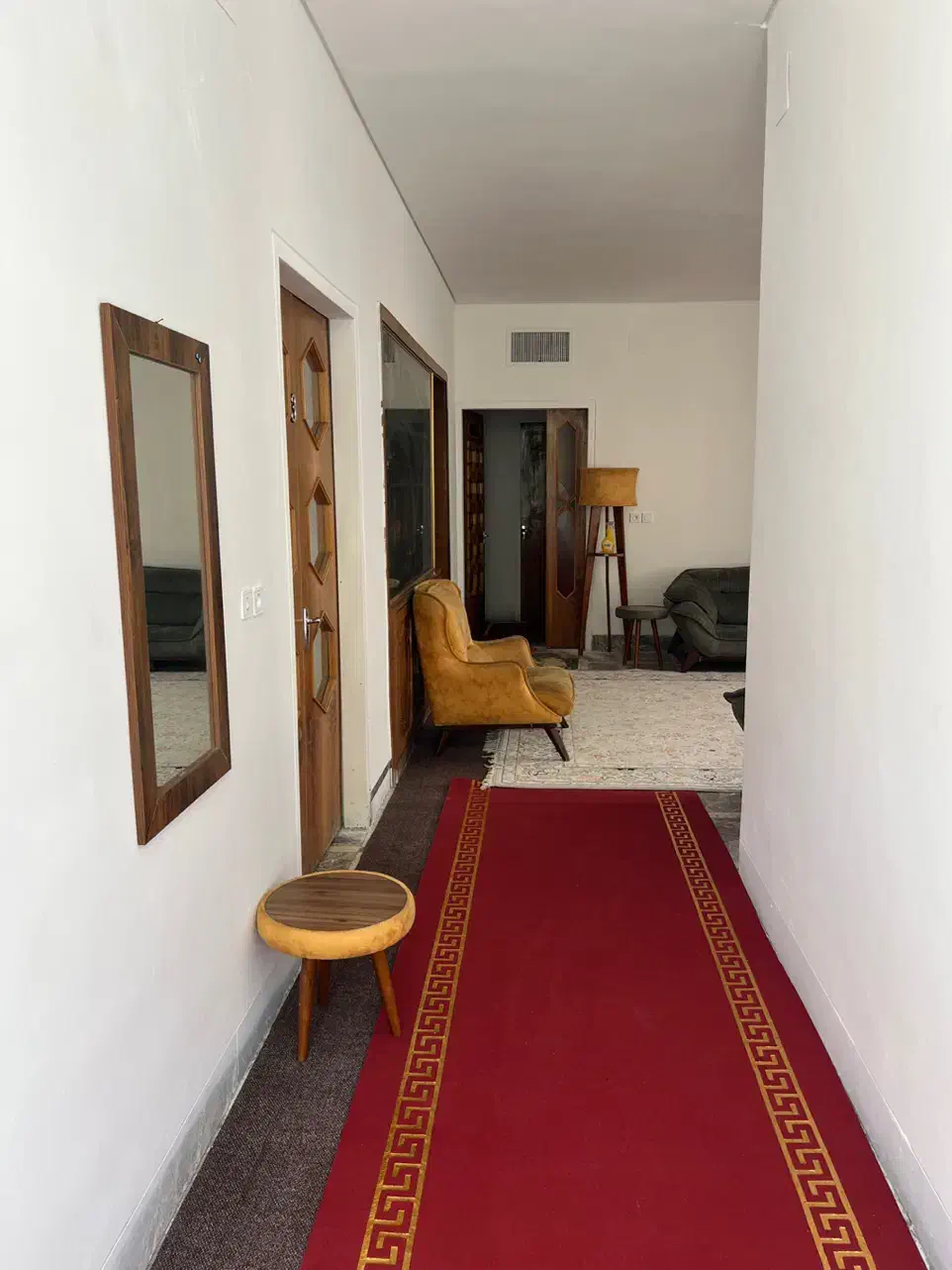 خوابگاه دخترانه ایراندخت جنب مترو ستاد|اجارهٔ کوتاه‌مدت آپارتمان و سوئیت|شیراز, زند|دیوار