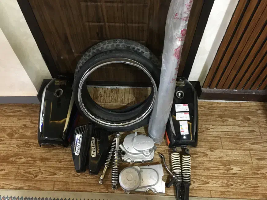 قطعات لوازم وسایل موتور هندا۱۲۵ کلی لوازم|قطعات یدکی و لوازم جانبی|اهواز, فاز ۲ پادادشهر|دیوار