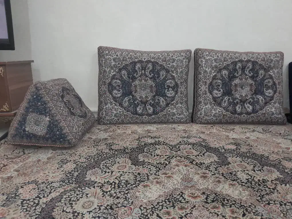 پشتی سنتی تمیز و نو|پشتی|کرج, حسن آباد|دیوار