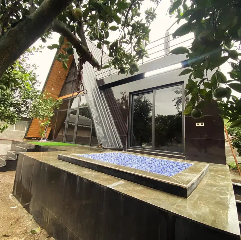 کلبه لیانا|اجارهٔ کوتاه‌مدت ویلا و باغ|شاندرمن, |دیوار