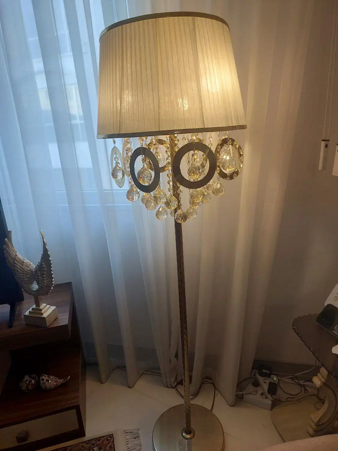 آباژور ایستاده طلایی  سنگین|چراغ خواب و آباژور|مشهد, زمانه|دیوار