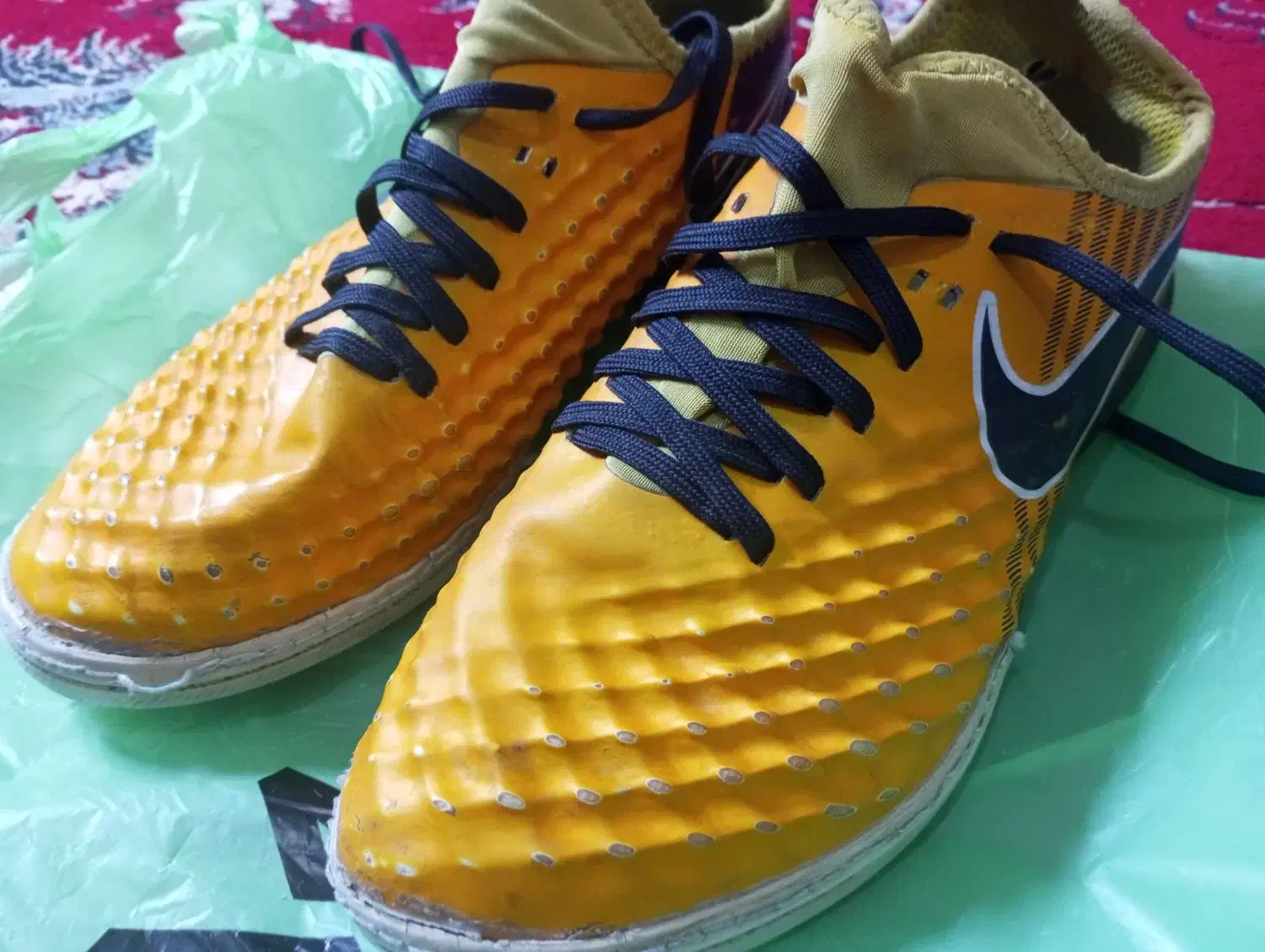 کفش‌‌سالن‌|ورزش‌های توپی|چناران, |دیوار