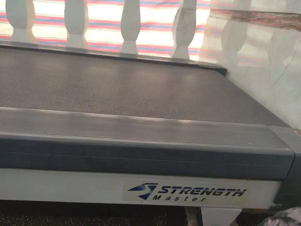 تردمیل سالم وتمیز کم کارکرد|تجهیزات ورزشی|سنگر, |دیوار