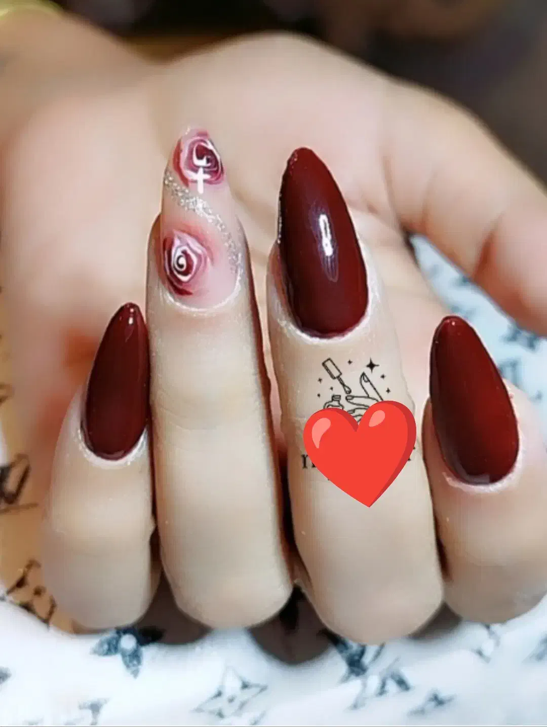 کاشت تخصصی ناخن|خدمات آرایشگری و زیبایی|پرند, فاز ۲|دیوار