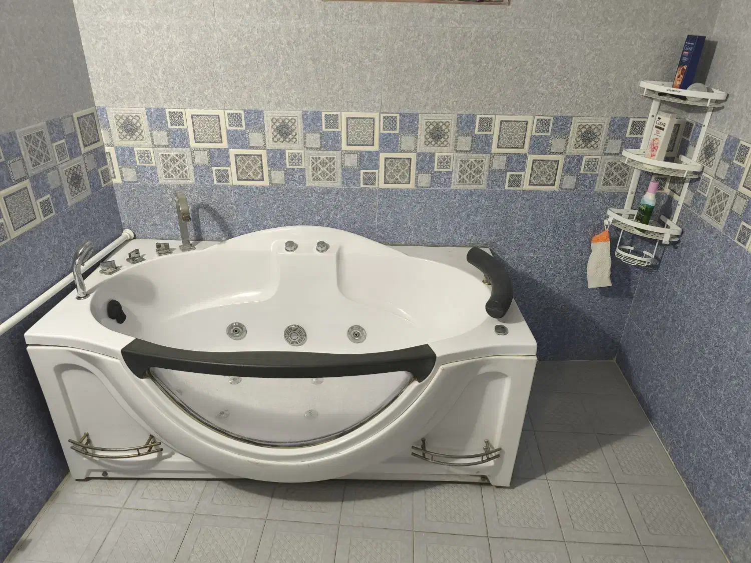 اجاره ساعتی حمام و اتاق با جکوزی|اجارهٔ کوتاه‌مدت آپارتمان و سوئیت|اصفهان, ملک|دیوار