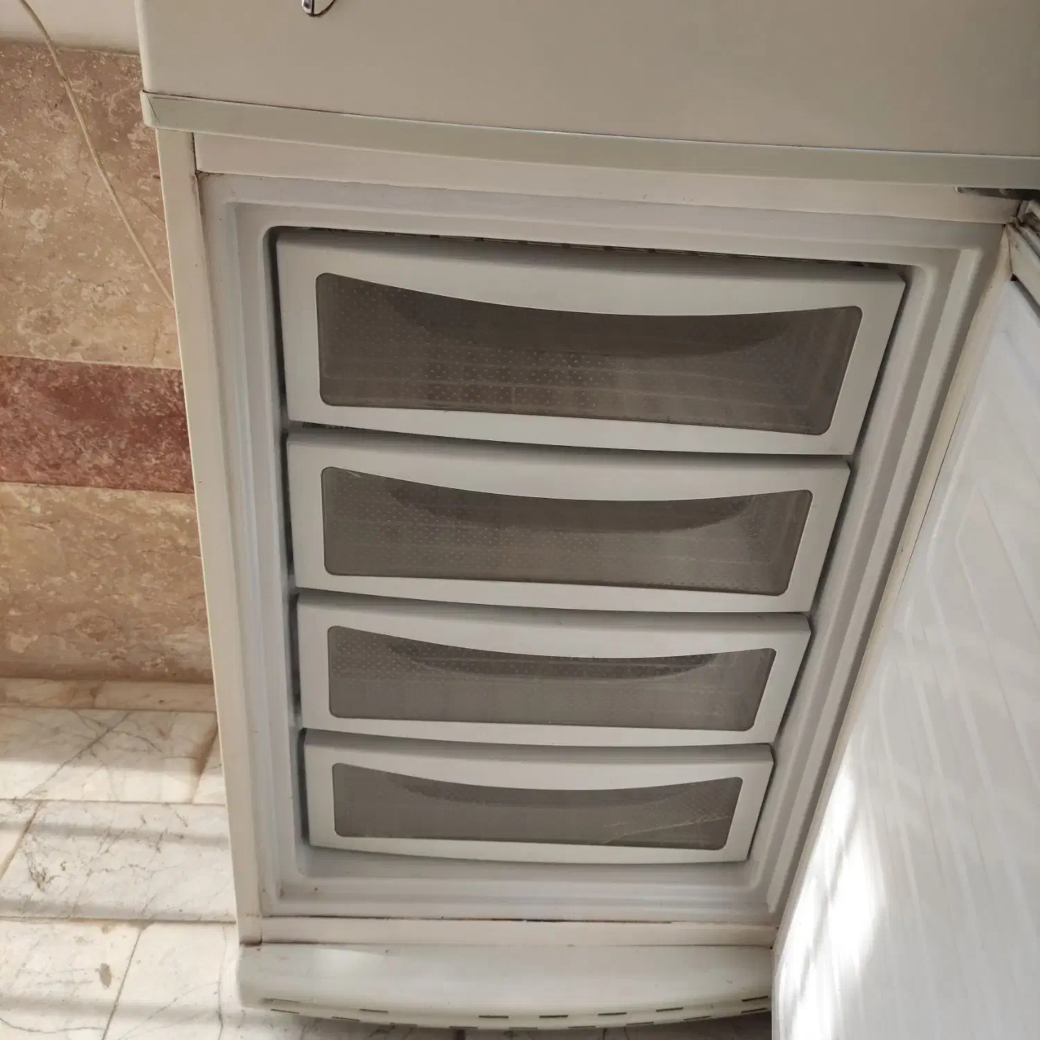 یخچال نیمه فریزر سالم|یخچال و فریزر|میانه, |دیوار