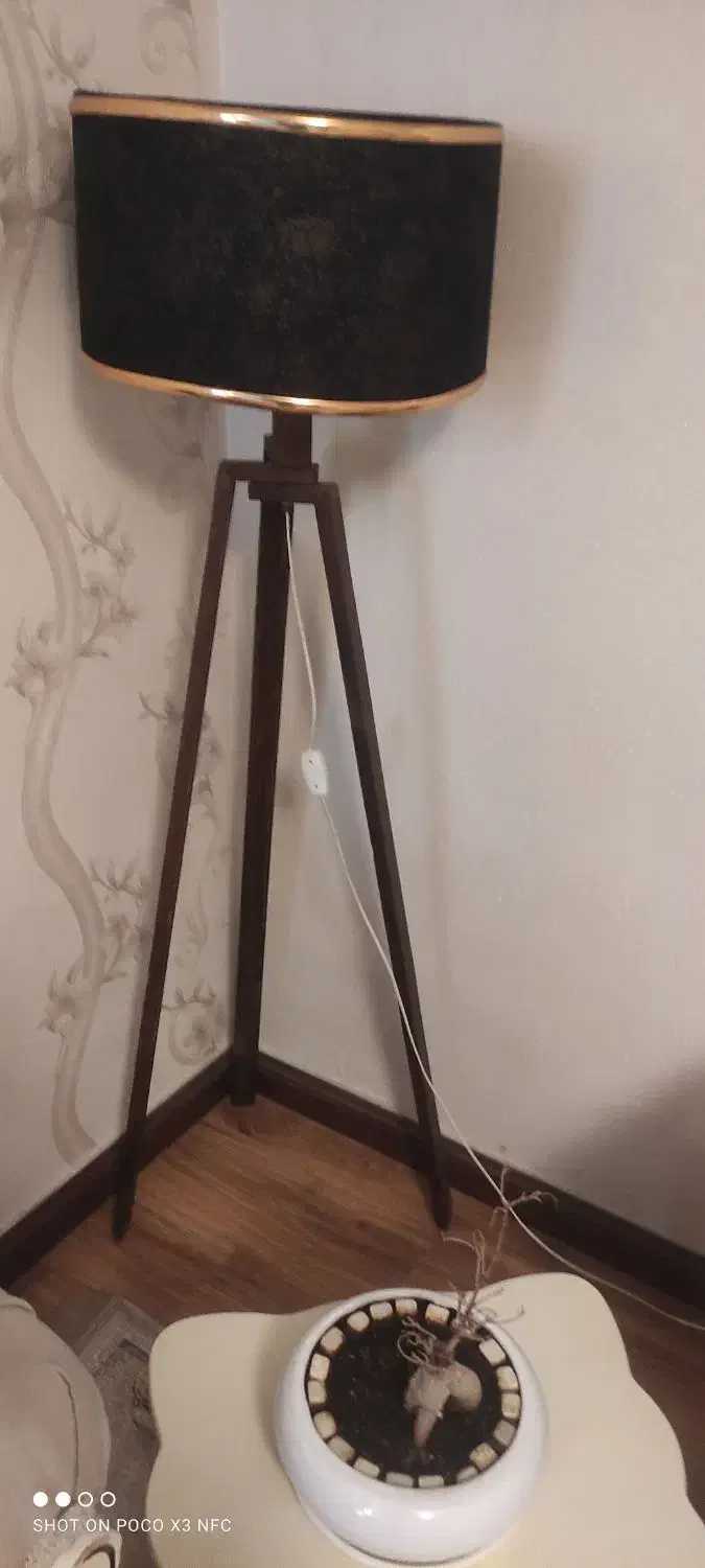 آباژور در حد نو|چراغ خواب و آباژور|صدرا-فارس, فاز ۱|دیوار