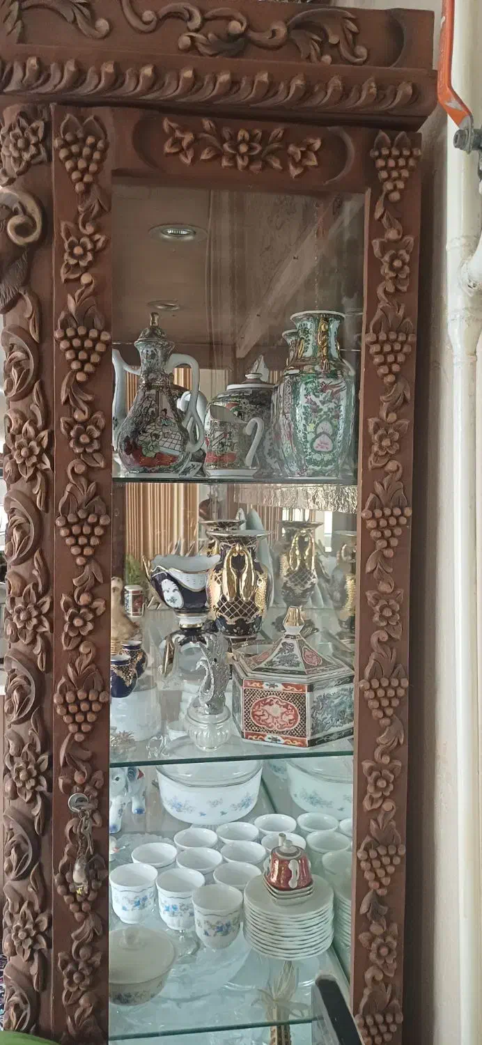 ویترین منبت کاری با چوب گردو|بوفه، ویترین، کنسول|برخوار, |دیوار