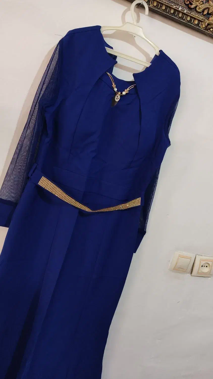 لباس مجلسی|لباس|میانه, |دیوار